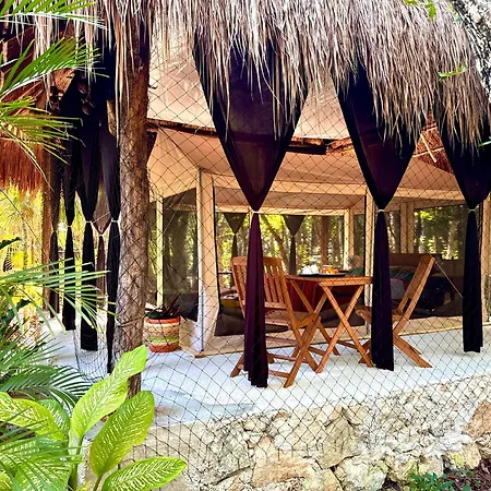 Camping Glamping Bunga Lotus Tulum