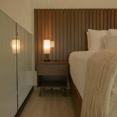 Mistiq Jungle Loft ~ Pool & Gym Apartment