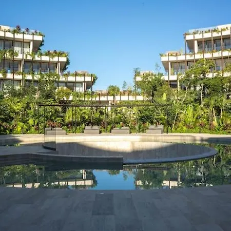 Mistiq Jungle Loft ~ Pool & Gym Apartment