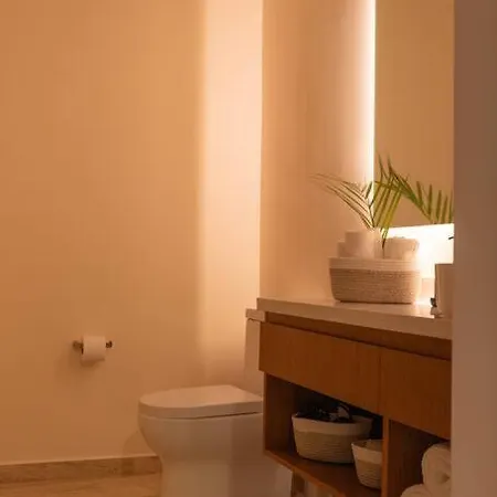 Mistiq Jungle Loft ~ Pool & Gym Apartment *