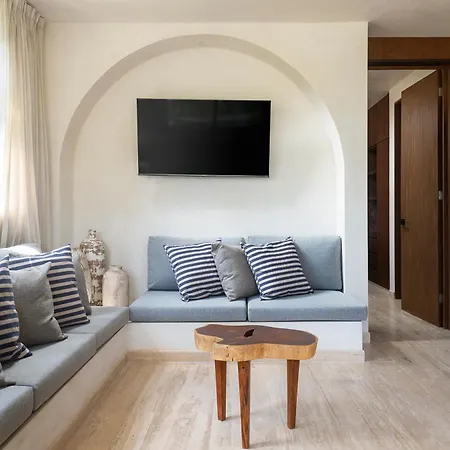 Apartment New! Private Pool. Near Beach&town. 200mb Wi-fi *
