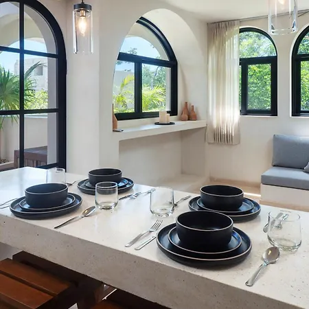 New! Private Pool. Near Beach&town. 200mb Wi-fi Apartment