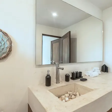 *entire Private W/pool & Rooftop* Villa *