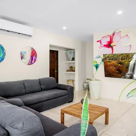*entire Private W/pool & Rooftop* Villa