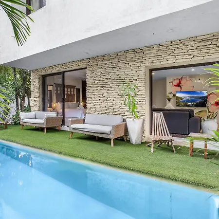*entire Private W/pool & Rooftop* *