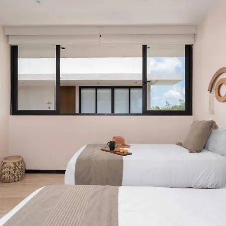 Apartment Penthouse Oasis: Rooftop Pool & Luxury *