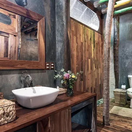 Stunning Jungle Treehouse With Lakefront & Beachside *
