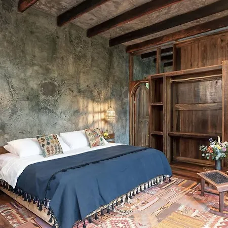 Holiday home Stunning Jungle Treehouse With Lakefront & Beachside *