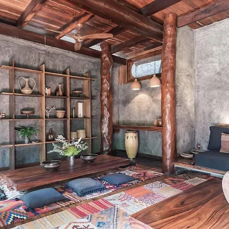 Stunning Jungle Treehouse With Lakefront & Beachside Holiday home