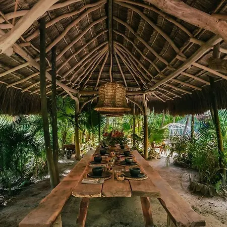 Holiday home Stunning Jungle Treehouse With Lakefront & Beachside