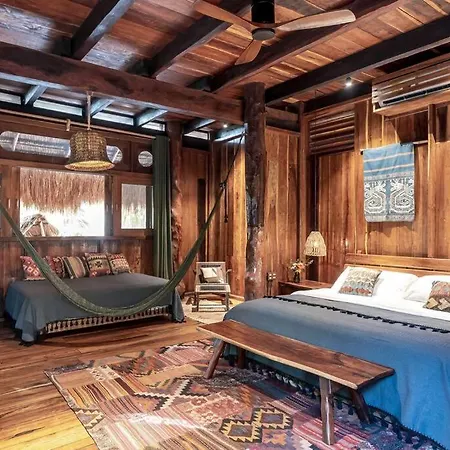 Holiday home Stunning Jungle Treehouse With Lakefront & Beachside *