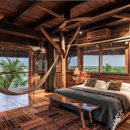 Stunning Jungle Treehouse With Lakefront & Beachside Tulum