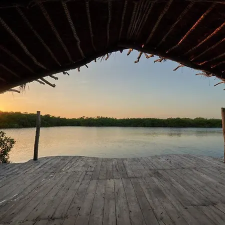 Stunning Jungle Treehouse With Lakefront & Beachside