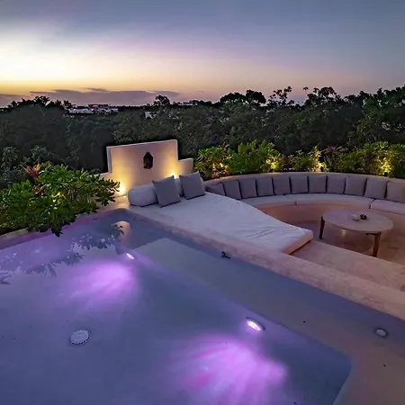Stunning Luxury Penthouse With Concierge Services *