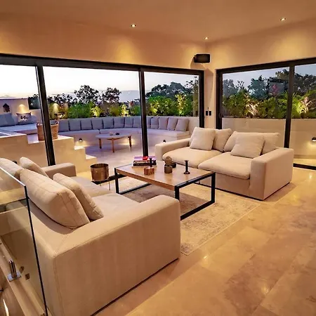 Stunning Luxury Penthouse With Concierge Services