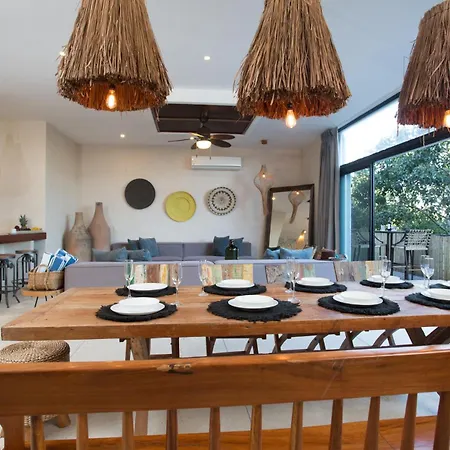 Manor By The Spot Apartment *