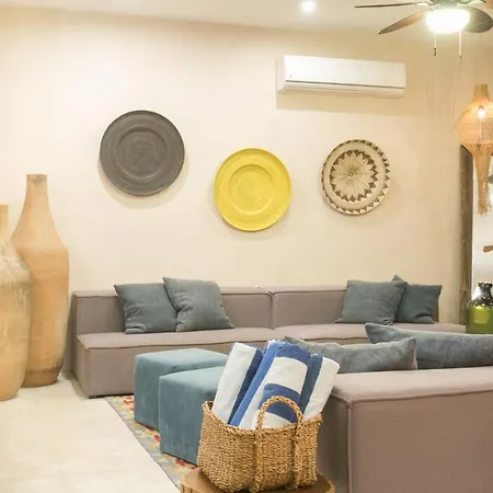 Manor By The Spot Apartment *