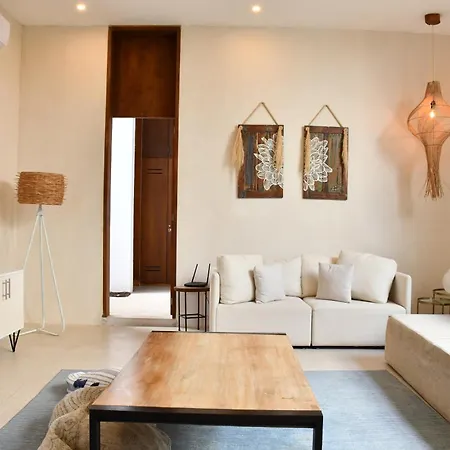 Manor By The Spot Apartment *