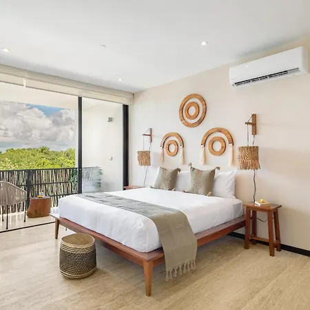 Penthouse Oasis: Rooftop Pool & Luxury Tulum