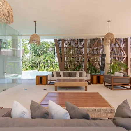 Penthouse Oasis: Rooftop Pool & Luxury Apartment Tulum