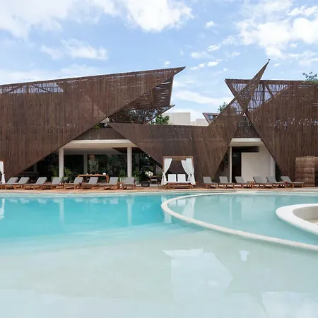 Penthouse Oasis: Rooftop Pool & Luxury Apartment Tulum