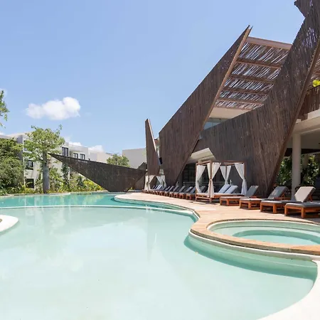 Penthouse Oasis: Rooftop Pool & Luxury Apartment Tulum