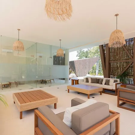 Penthouse Oasis: Rooftop Pool & Luxury Apartment