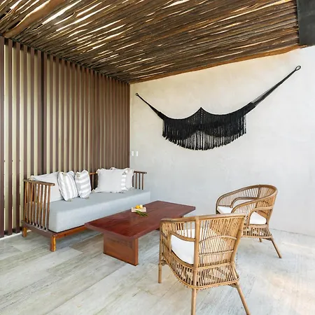 Apartment Penthouse Oasis: Rooftop Pool & Luxury