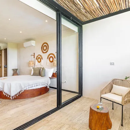 Penthouse Oasis: Rooftop Pool & Luxury Tulum