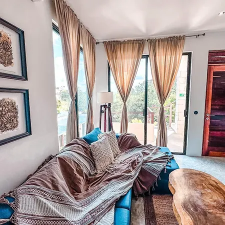 Naats Amigos Aparthotel
