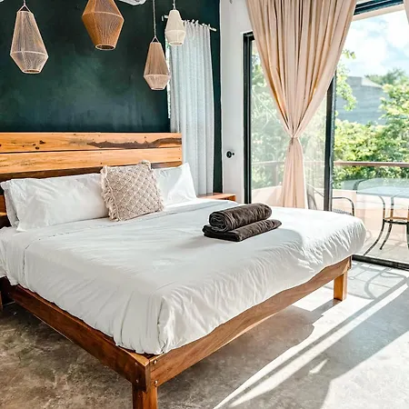 Naats Amigos Aparthotel