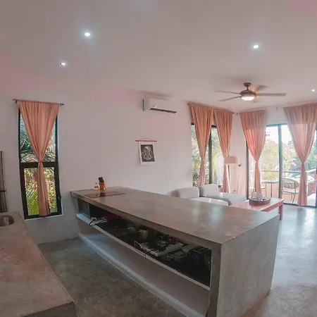 Naats Amigos Aparthotel 3*