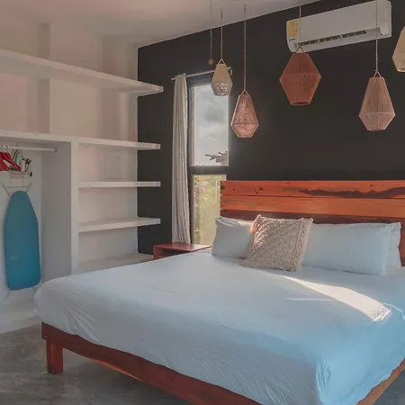 Naats Amigos Aparthotel 3*
