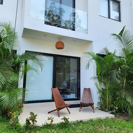 Casa Tres Recamaras: Jungle Views, Shared Pool & Prime Location
