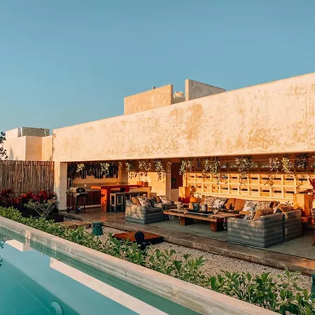 2 Story Ph Pv Rooftop W Huge Pool Holiday home *