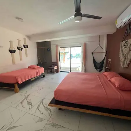 Howlita - Adult Only Hotel