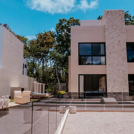 Luxury Large Villa/2 Pools/ Jacuzzi/rooftop/cenote View Villa Tulum