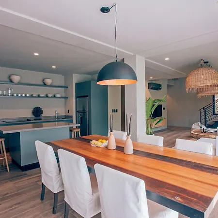 Luxurious Oasis Jacuzzi With Art Gallery And Pool *