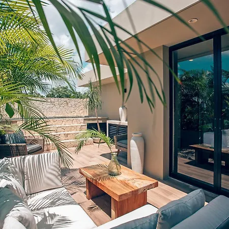 Luxurious Oasis Jacuzzi With Art Gallery And Pool Apartment *