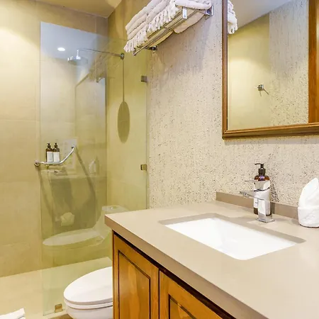 Apartment Luxurious Oasis Jacuzzi With Art Gallery And Pool