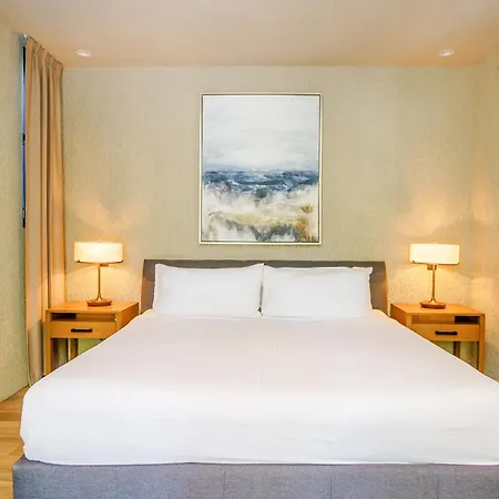 Luxurious Oasis Jacuzzi With Art Gallery And Pool Apartment *