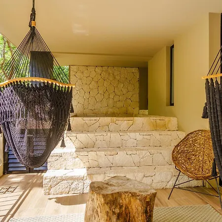 Luxurious Oasis Jacuzzi With Art Gallery And Pool *