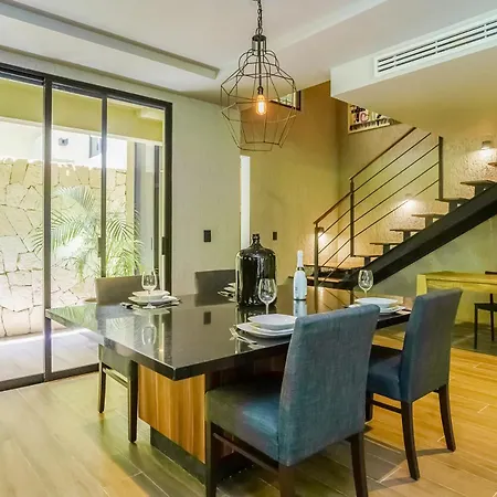 Apartment Luxurious Oasis Jacuzzi With Art Gallery And Pool