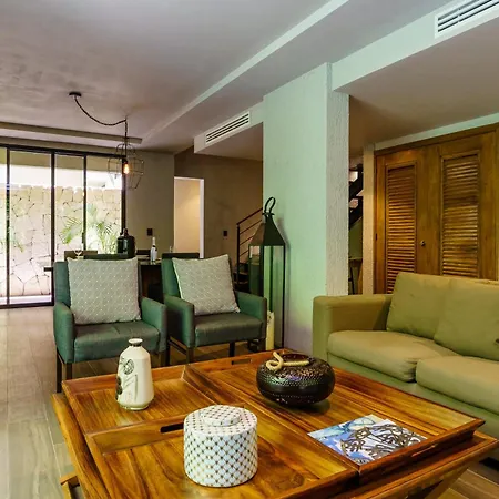 Apartment Luxurious Oasis Jacuzzi With Art Gallery And Pool