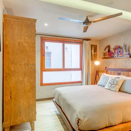 Apartment Luxurious Oasis Jacuzzi With Art Gallery And Pool