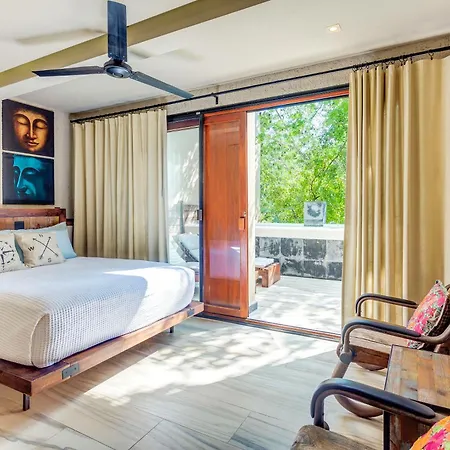 Apartment Luxurious Oasis Jacuzzi With Art Gallery And Pool