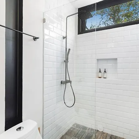 3 Level 4 Bedroom W/private Pool Apartment *