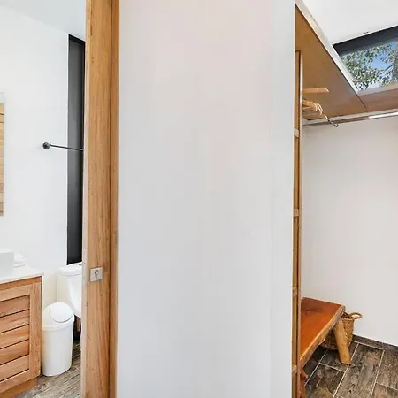 Apartment 3 Level 4 Bedroom W/private Pool