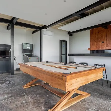 3 Level 4 Bedroom W/private Pool *