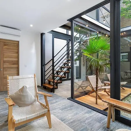 3 Level 4 Bedroom W/private Pool